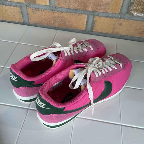 Nike Cortez Trainers in Pink, Green, & Cream  Women’s NWT Size 10 Sneakers Shoes - Picture 2 of 11